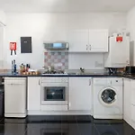 Modern Living In The Heart Of Covent Garden! No Lift 6Bc